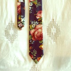 QP One of A Kind Floral Tie